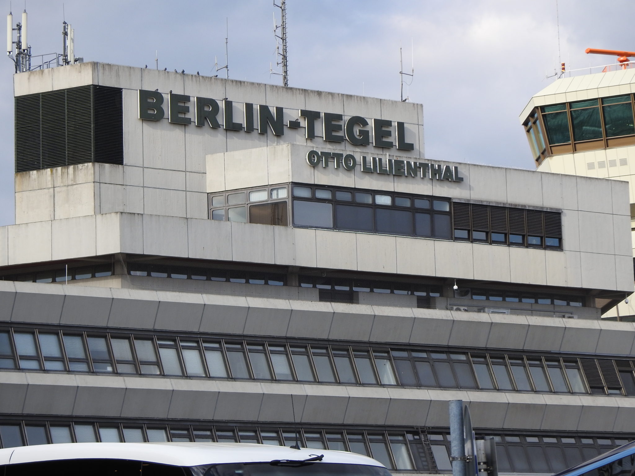 Nachnutzung Des Ehemaligen Flughafens Tegel: Land Berlin Erwirbt ...